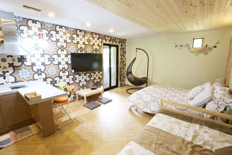 Bedroom 3, Gongju (Donghaksa) Oksangdalbit, Gongju