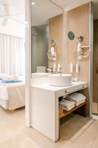 Bathroom 5, Calypso Beach, South Aegean