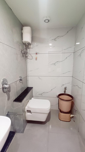 Bathroom 3, Hotel Suncity, Ahmadabad