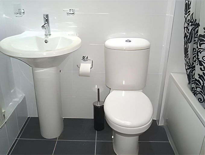 Bathroom 3, Victoria Centre Apartments, Nottingham