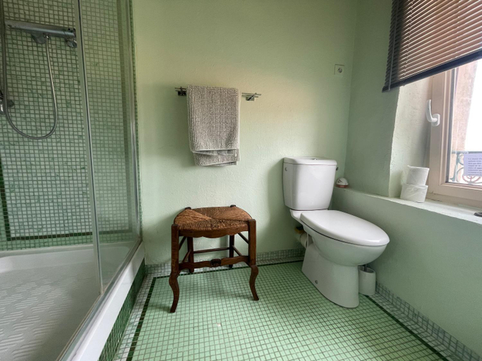 Bathroom 2, Grand studio et jolies chambres a louer, Isère