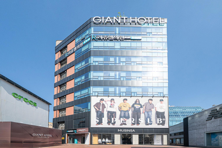Exterior & Views 2, Giant Hotel, Buk