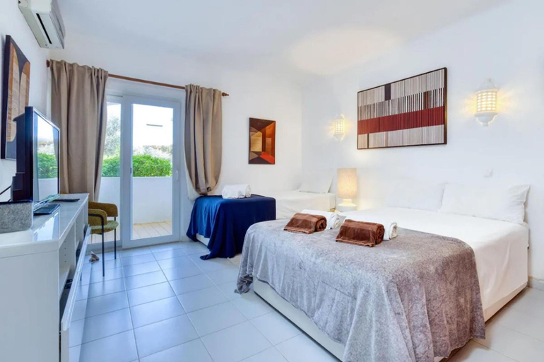 Bedroom 3, Carvoeiro Pool House by Vacationy, Lagoa