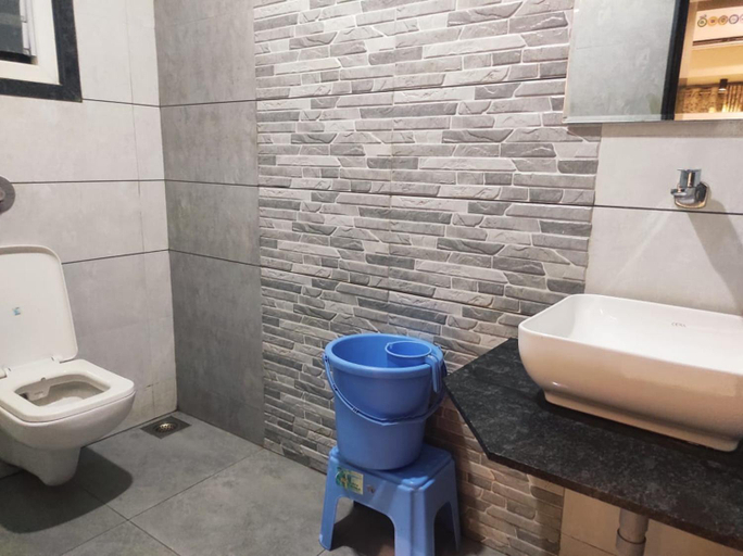 Bathroom 4, Hotel Vrindavan Deluxe, Kolhapur, Kolhapur