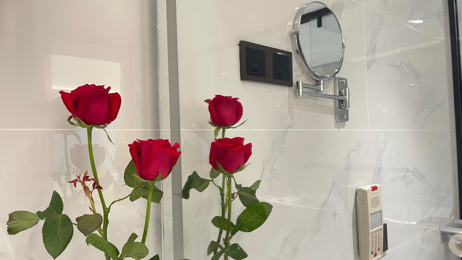 Bathroom 4, Guangdong Hotel, Shenzhen