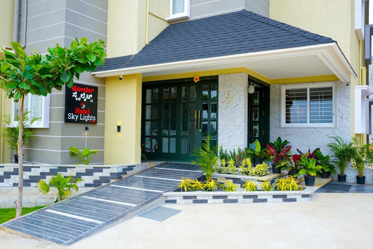 Exterior & Views