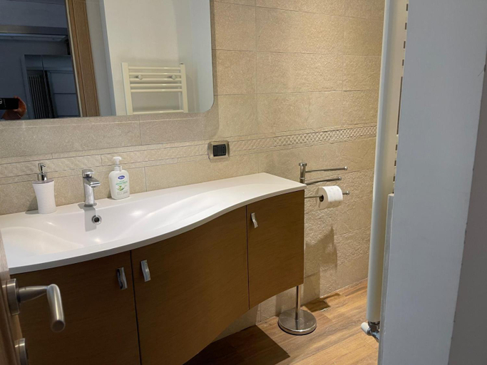 Bathroom 3, Foro Romano Apartments D, Rome