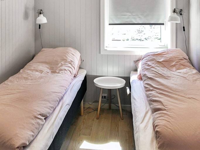 Bedroom 2, person holiday home in Brattvag, Haram