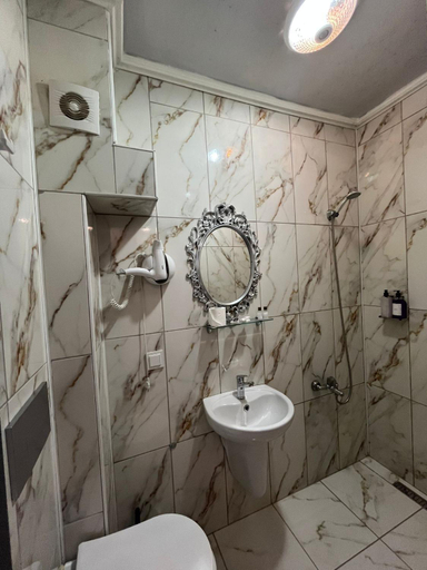 Bathroom 5, Class Hotel, Merkez