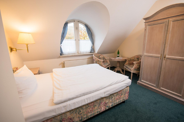 Bedroom 2, Boutique-Hotel Zur alten Post - Stammhaus, Dithmarschen