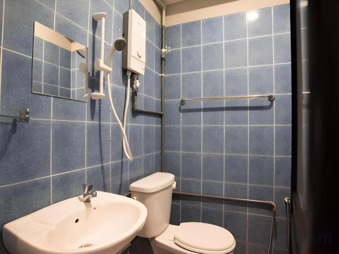 Bathroom 5, Ipoh Sakura Hotel, Kinta
