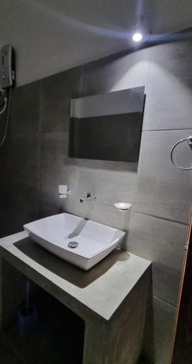Bathroom, The Glory Villa Transit Hotel, Katana