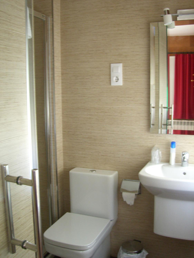 Bathroom 3, La Muralla, Soria