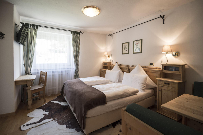 Bedroom 2, Alpstay - Chalet Hotel Hartmann - Adults Only, Bolzano