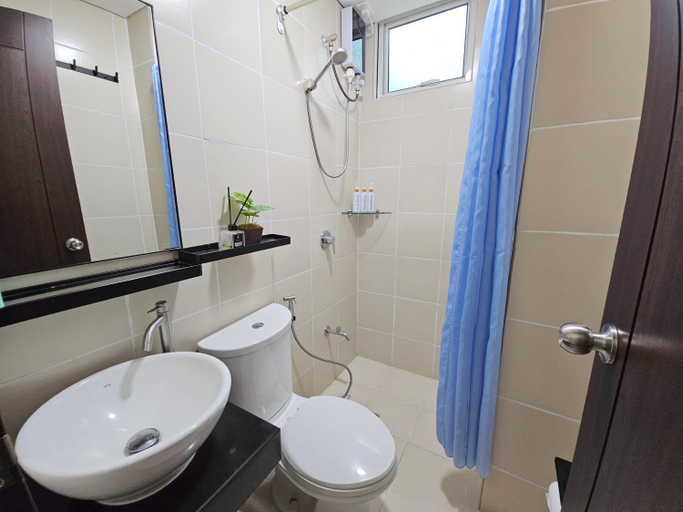 Bathroom 4, Cozy 2BR apartment San Lorenzo Netflix 4KM Airport, Makati City