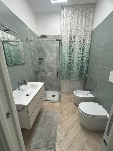 Bathroom 2, bebsantaniellohouse1, Napoli
