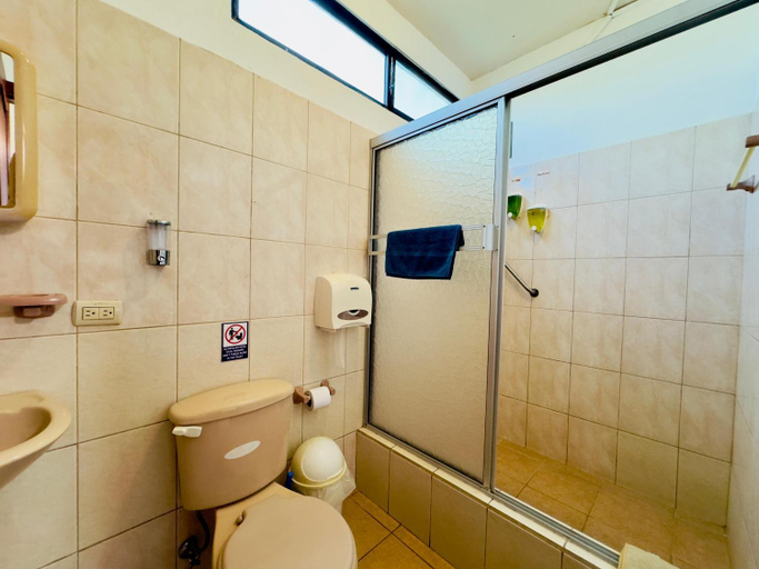 Bathroom 2, Tintorera Guest House, Santa Cruz