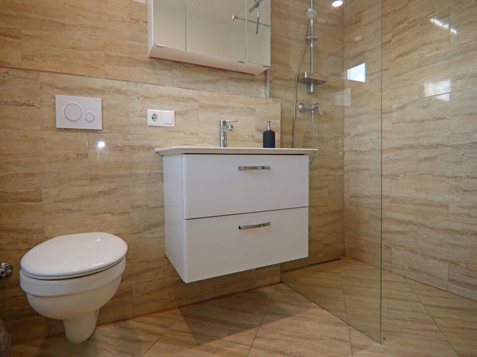 Bathroom 3, Reihenhaus am Gardersee, Rostock