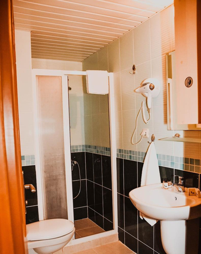 Bathroom 5, New Garden, Manavgat