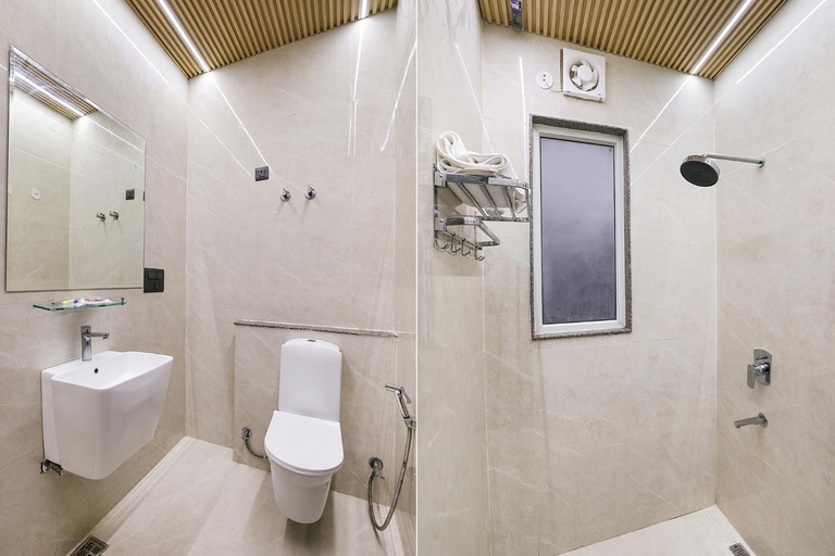 Bathroom 4, Fabhotel Inn Of Joy, Gautam Buddha Nagar