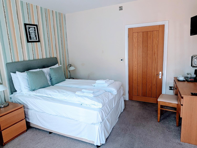 Bedroom 2, The Maypole at Wellow, Nottinghamshire