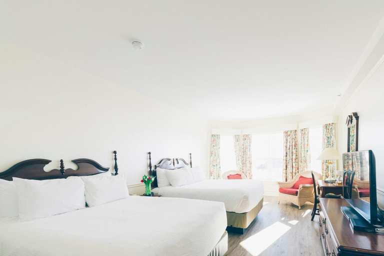 Bedroom 3, The Loyalist Country Inn & Conference Centre, Prince