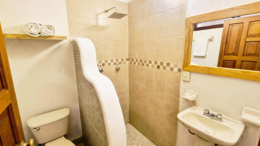 Bathroom 3, Che San Cristobal de las Casas Hostel, San Cristóbal de las Casas