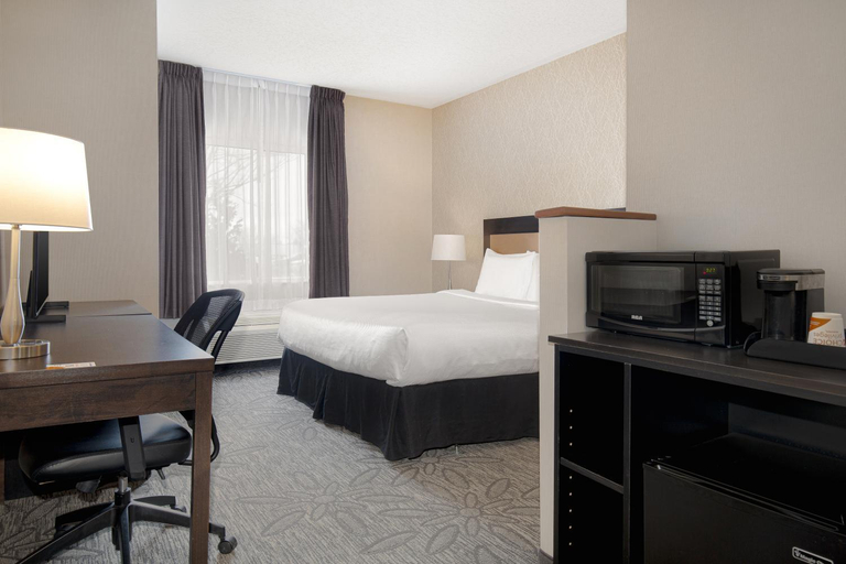 Bedroom 3, Quality Inn & Suites, Frontenac