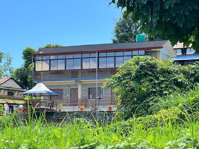 Exterior & Views