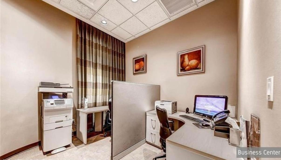 Others 4, MGM Finest 1BD 2BTH with Balcony Free access to Lazy River Pool, Clark