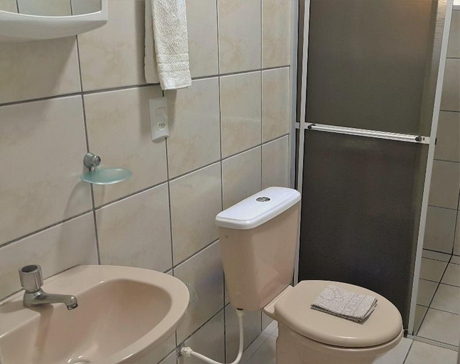Bathroom 5, Flores de Bombinhas, Bombinhas