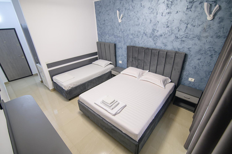 Others 5, Cazare Dumbrava, Tuzla