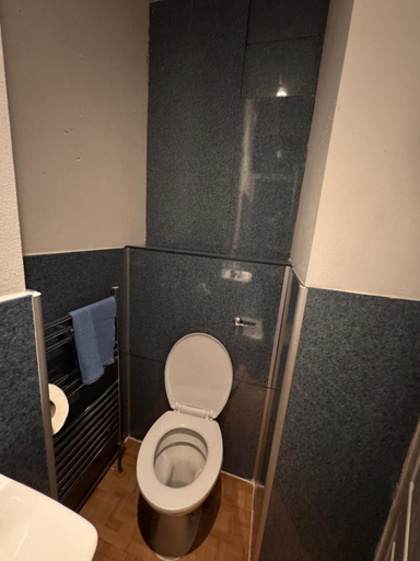 Bathroom 5, Bensons Guesthouse, Southend-on-Sea