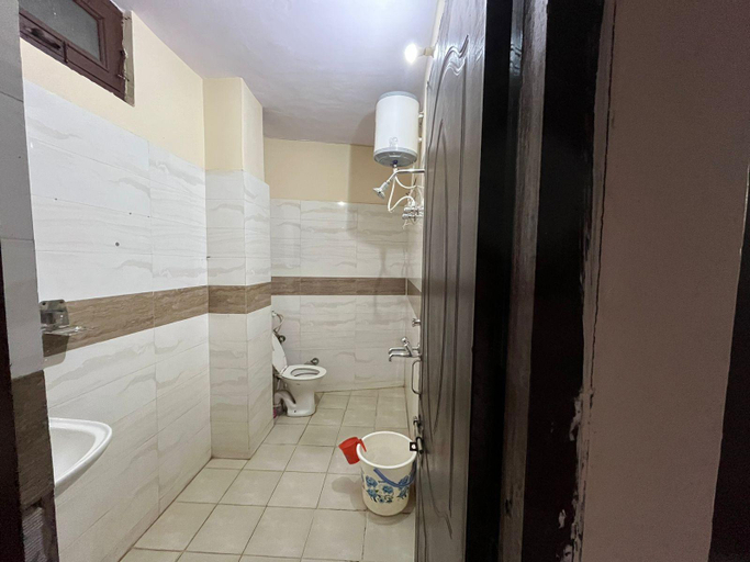 Bathroom 4, Blizz Stayz - Trishul Express, Hardwar