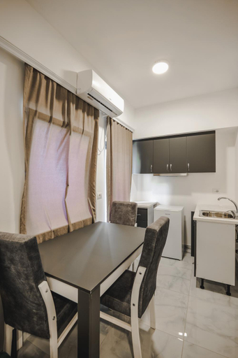 Others 4, Davids Apartments, Sarandës