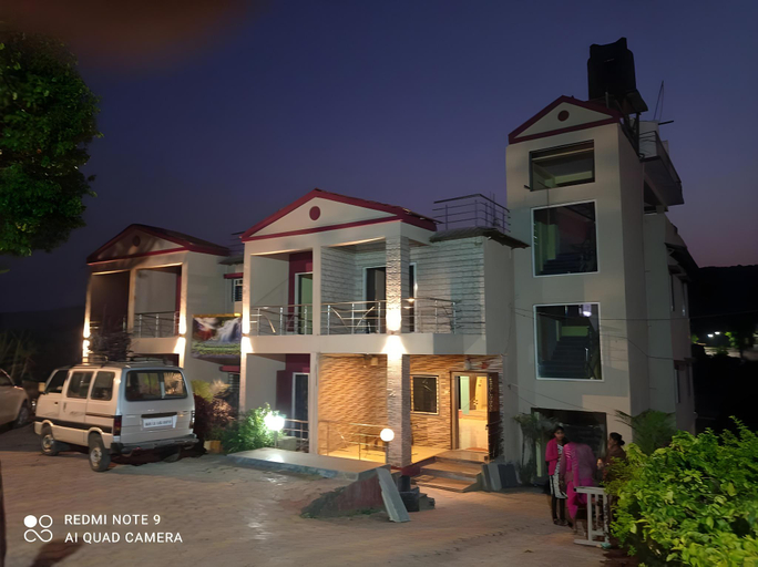 Exterior & Views