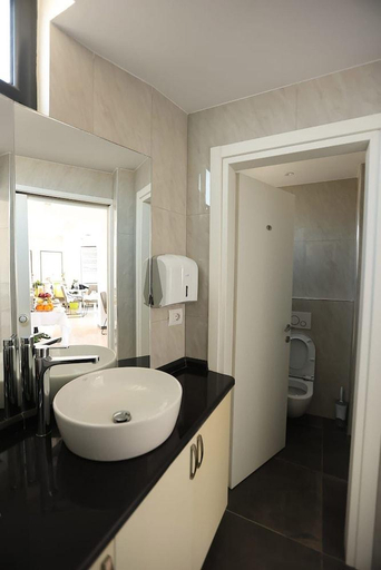 Bathroom 3, Hotel Mollanji, Sarandës