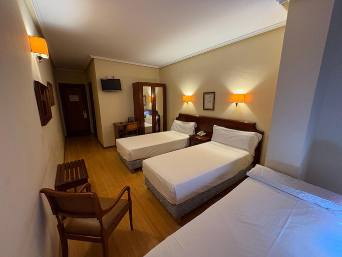 Bedroom 2, Hotel Begona, Asturias