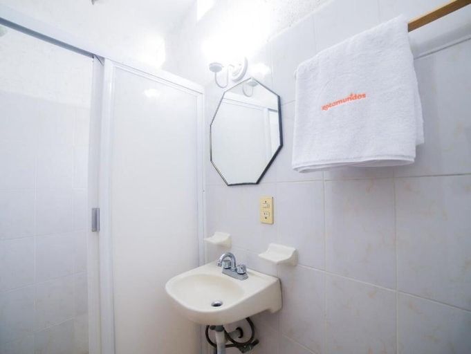Bathroom 4, Posada Bugambilias, Tepoztlán
