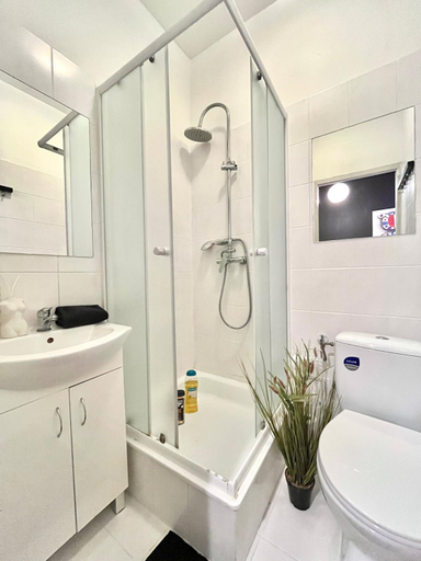 Bathroom 2, Apartel24pl Chopin House Self Check-in, Warsaw