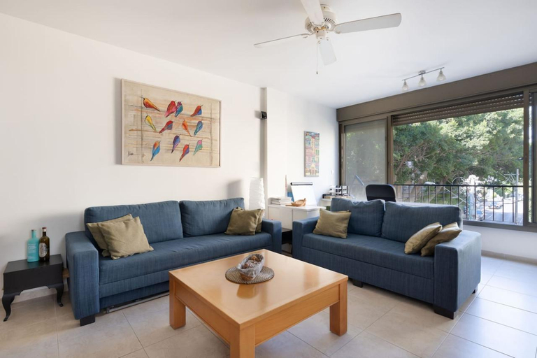 5, Cozy 3BR Apt w Big Windows 5 Min Walk From Beach