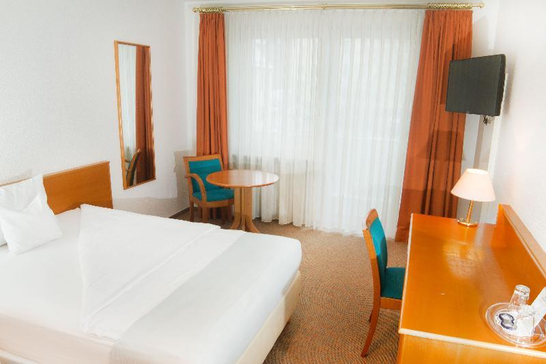 Bedroom 4, Hotel zum Hirsch, Dillingen an der Donau