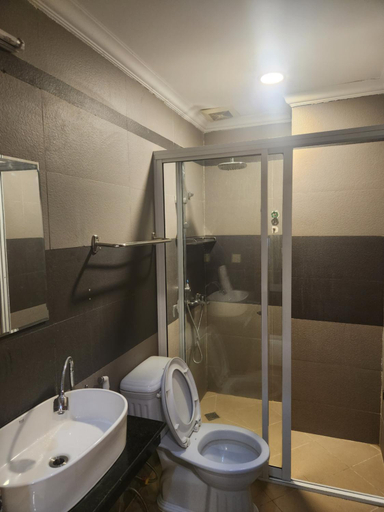 Bathroom 3, Somato Hostel, Phnom Penh