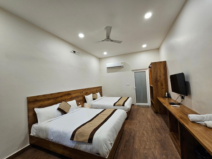 Bedroom 3, Devki Grand Hotel, Gwalior
