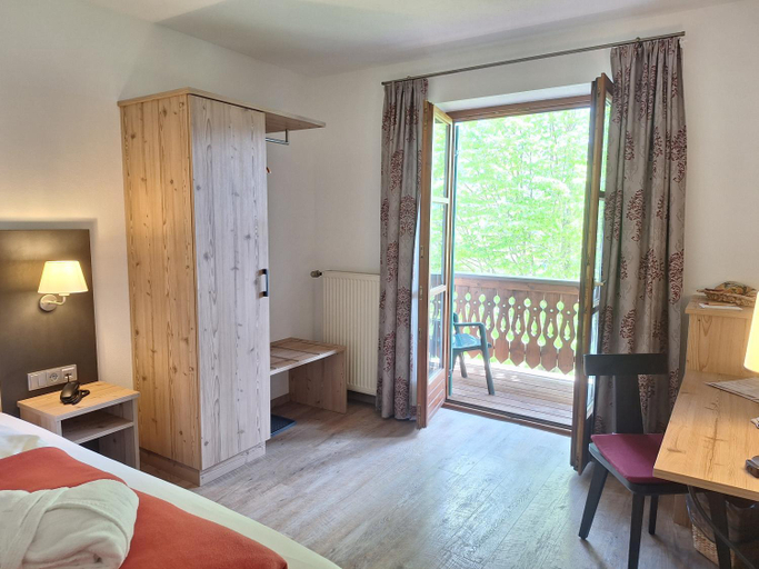 Bedroom 2, Hotel Heißenhof, Traunstein