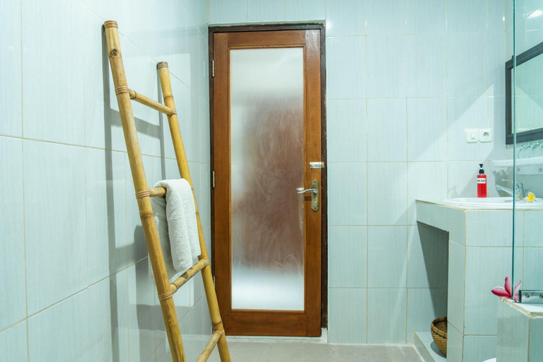 Bathroom 5, Jati 3 Bungalows, Gianyar