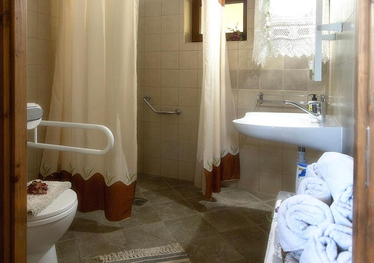Bathroom 3, Mives Vendeghaz, Pécs