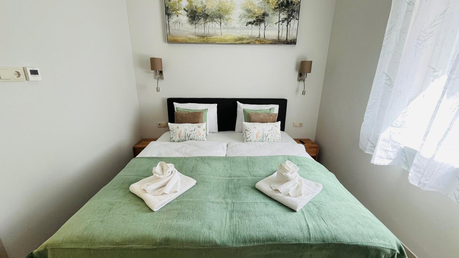 Others 4, Vitality Apartman, Makó