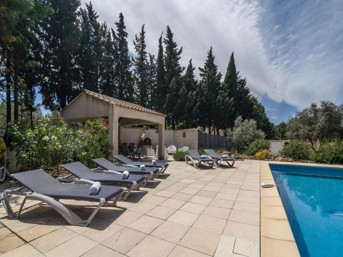 Sport & Beauty 2, Villa in Pouzols with Private Pool Vineyards, Aude