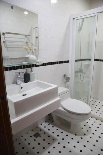 Bathroom 3, Lane Alley, Tainan